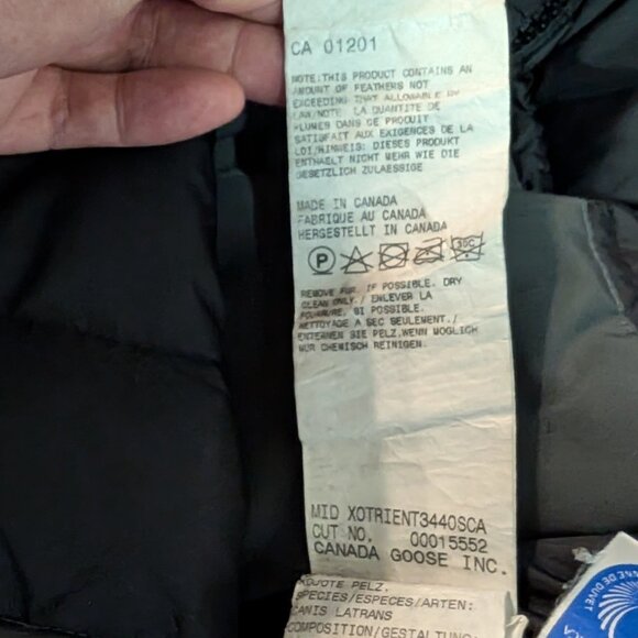 Women's Canada Goose Victoria Parka Duck Down Jacket with Coyote Fur Trim - Picture 6 of 12